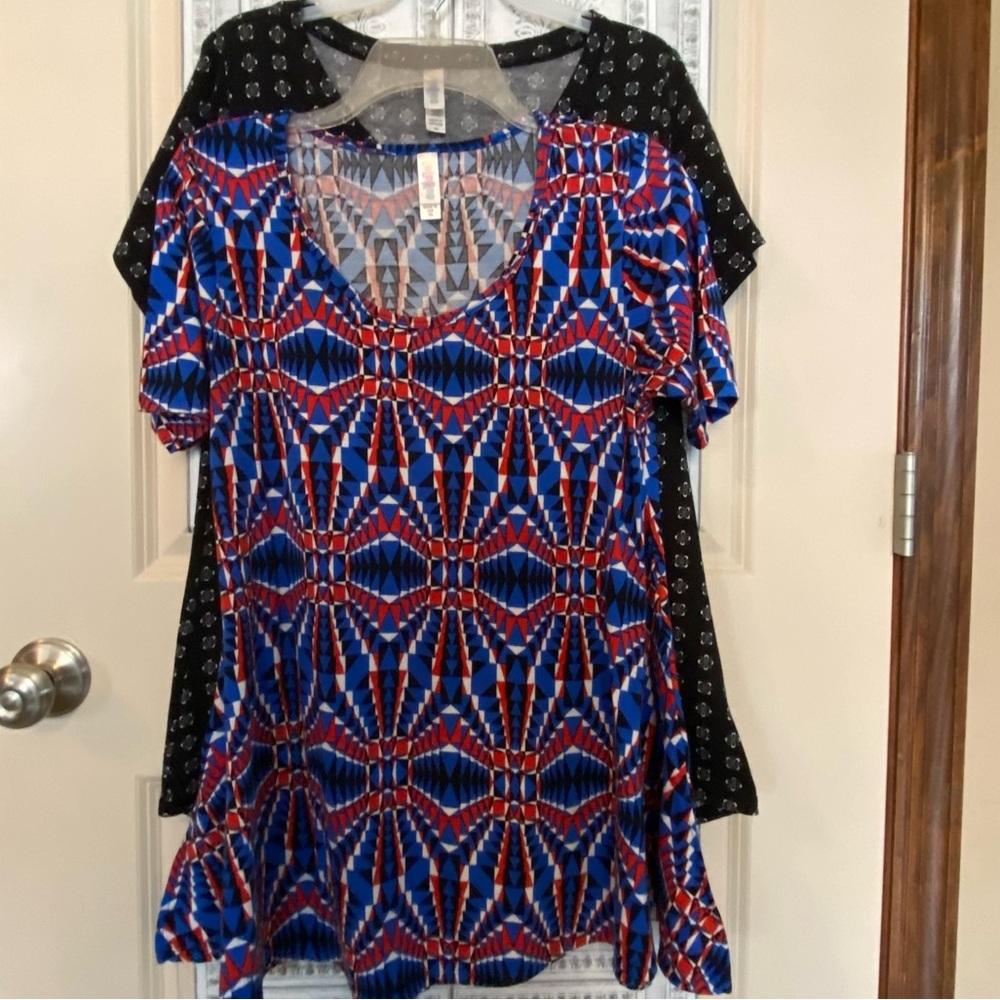LaLaRoe Women Tops Sz-XS, 1 Black & White Floral, 1 Red, White & Blue Abstract🎄